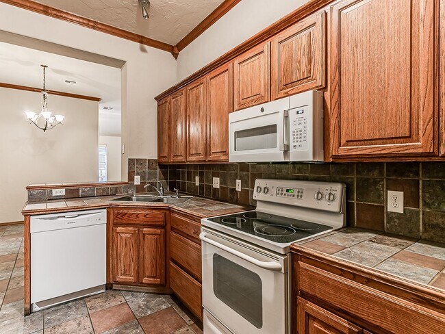 Building Photo - Newly Updated Home + Edmond Schools + 4 Bedrooms