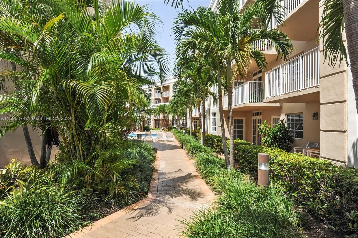 Foto principal - 1280 S Alhambra Cir