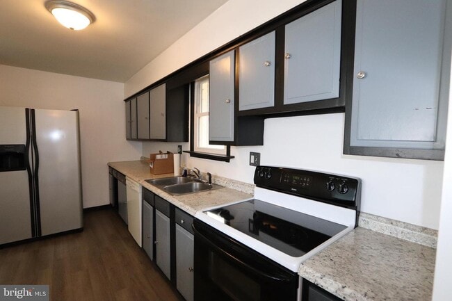 Foto del edificio - 9350 Wise Ln
