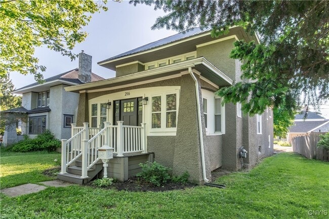 Building Photo - 216 Park Dr W