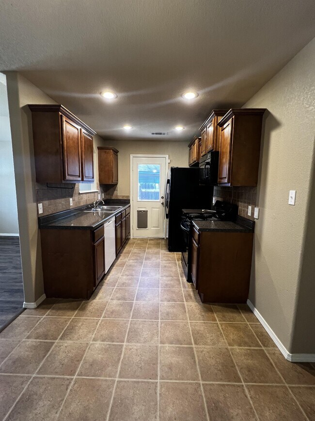 Building Photo - 2504 Ridgeway Ln