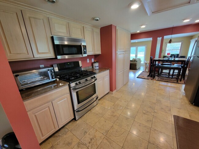 Foto del edificio - 2557 E Lynwood