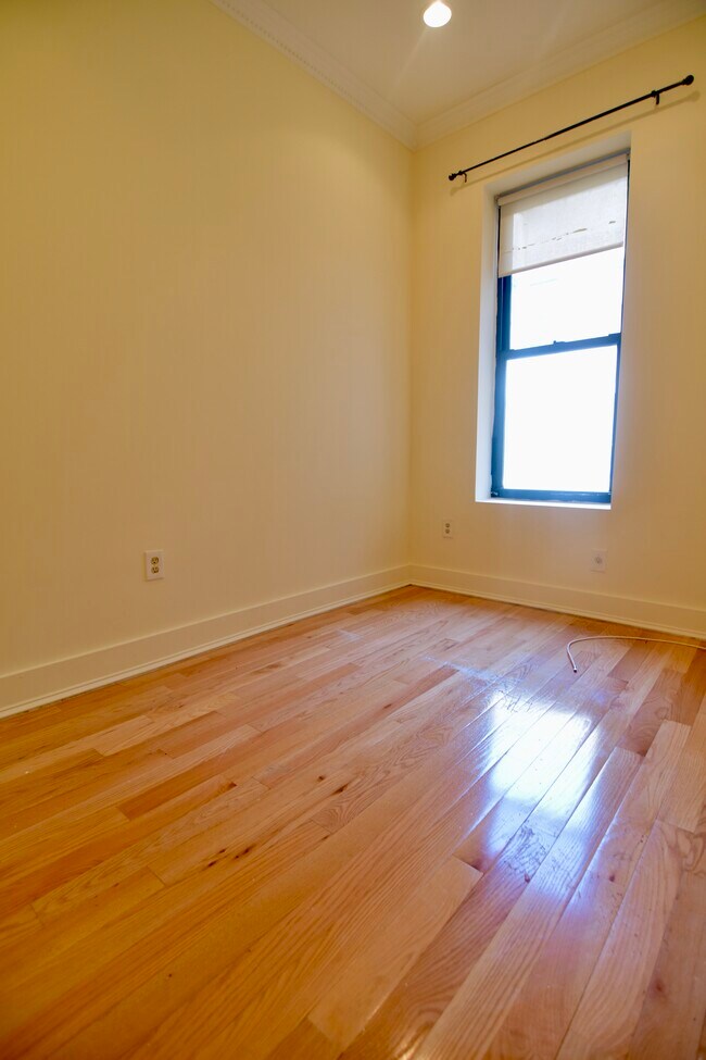 Building Photo - 1590 Amsterdam Ave