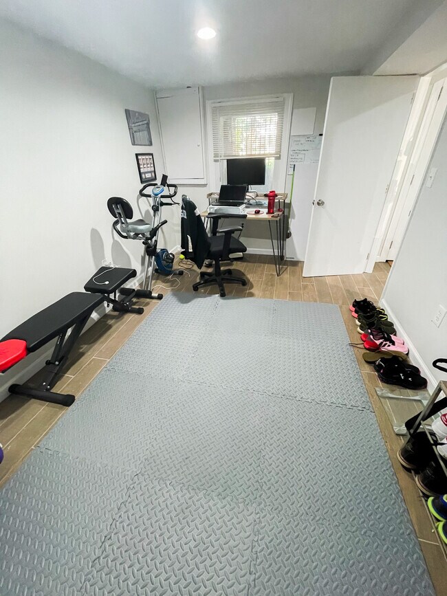 Dormitorio pequeño - 3548 Rock Creek Church Rd NW
