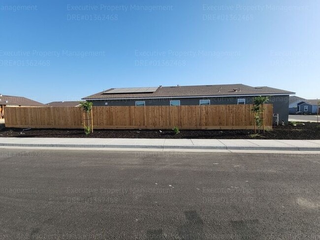 Building Photo - Newly constructed 4 bedroom/ 3 bathroom co...