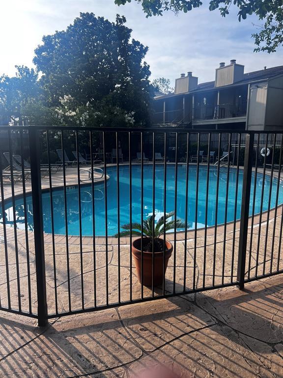 Foto del edificio - 5711 Sugar Hill Dr