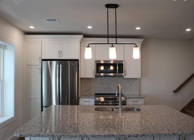 Building Photo - 108 W Market St