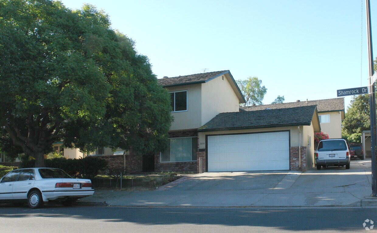 Foto principal - 2230 Shamrock Dr
