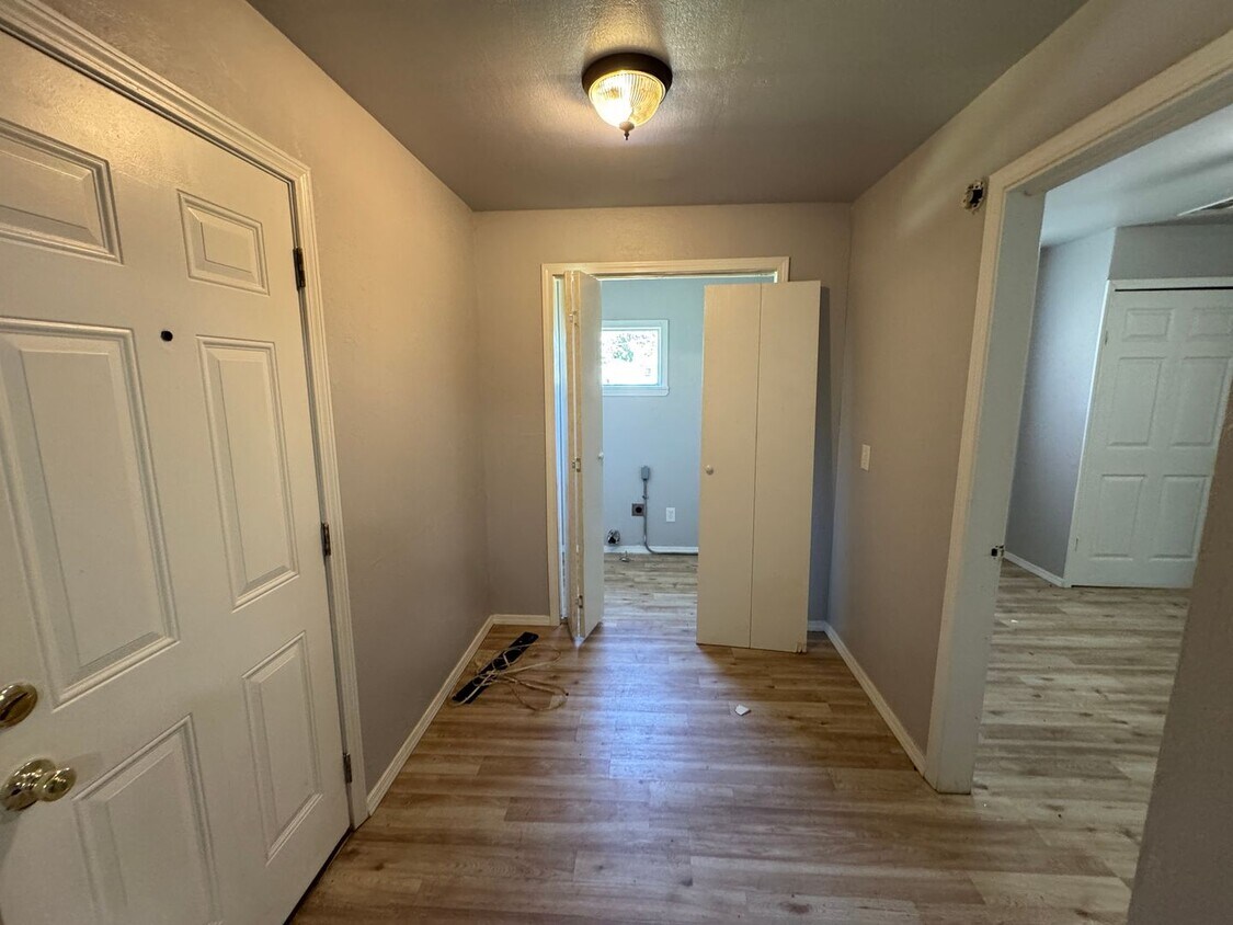 Foto del edificio - 3 bed 1 bath ready for move in , Okc schools!