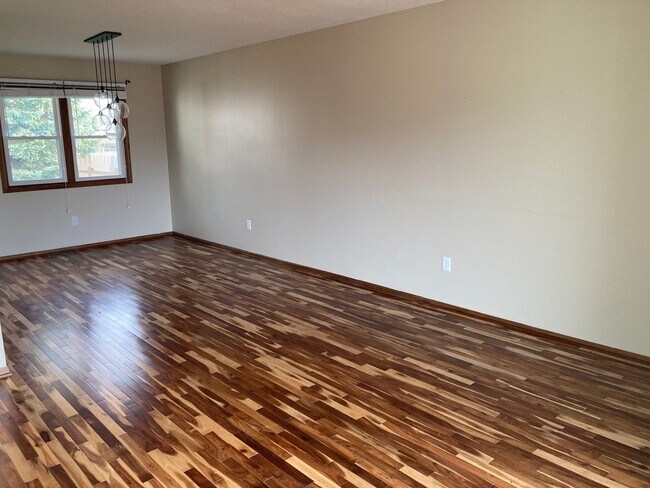 Foto del edificio - Spacious 3 Bedroom 2.5 Bath Home- Located ...