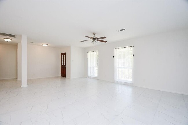 Foto del edificio - 9806 Larston St