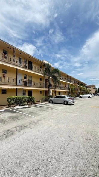 Foto del edificio - 20200 NE 27th Ct