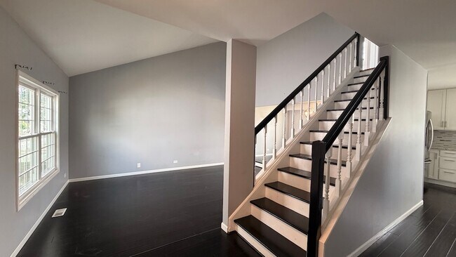 Foto del edificio - 646 White Ct