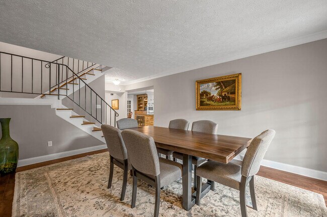 Building Photo - 500 Laketower Dr