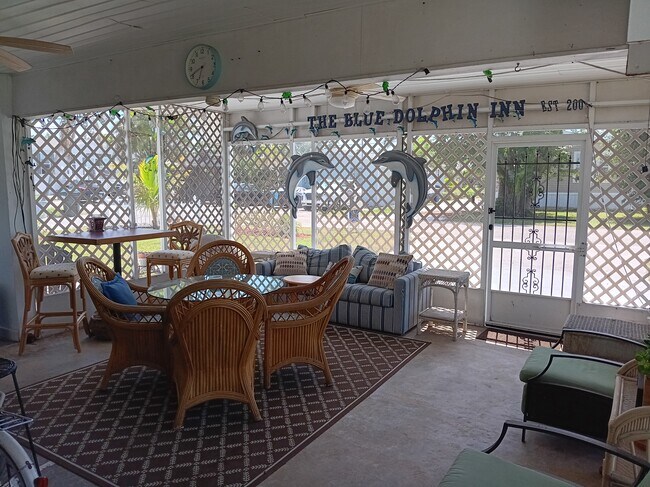 The Lanai/ Screen Porch - 12890 Spencer St Apartments