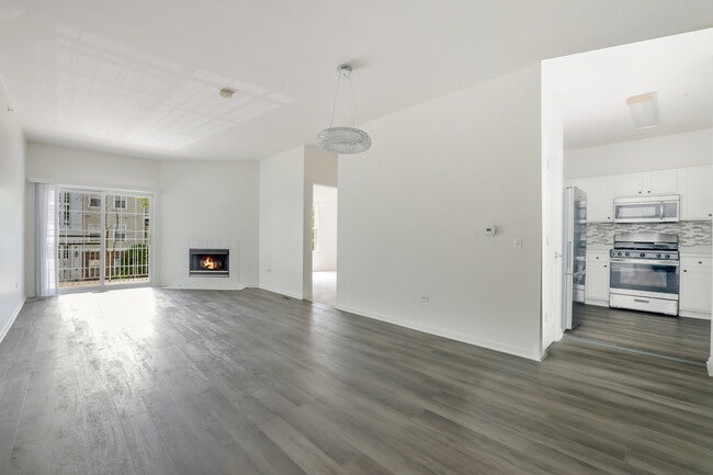 Building Photo - 3317 Stratford Ct