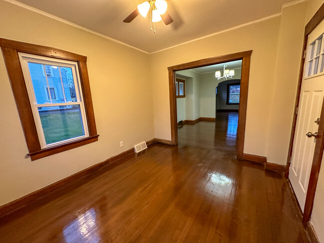 Building Photo - 650 Clearmount Dr