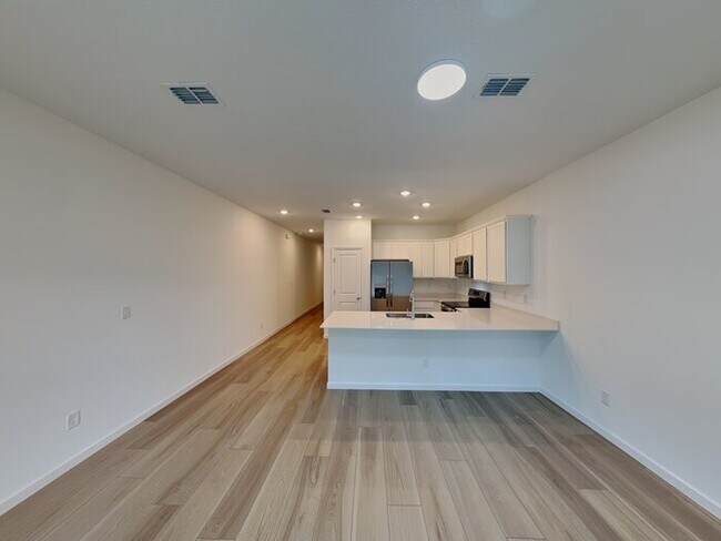 Building Photo - Base rent $1,795.00 plus $29.00 RBP Total ...