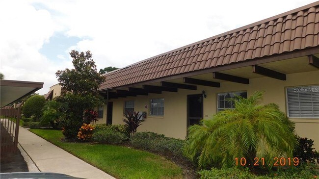 Building Photo - 1701 Pinehurst Rd