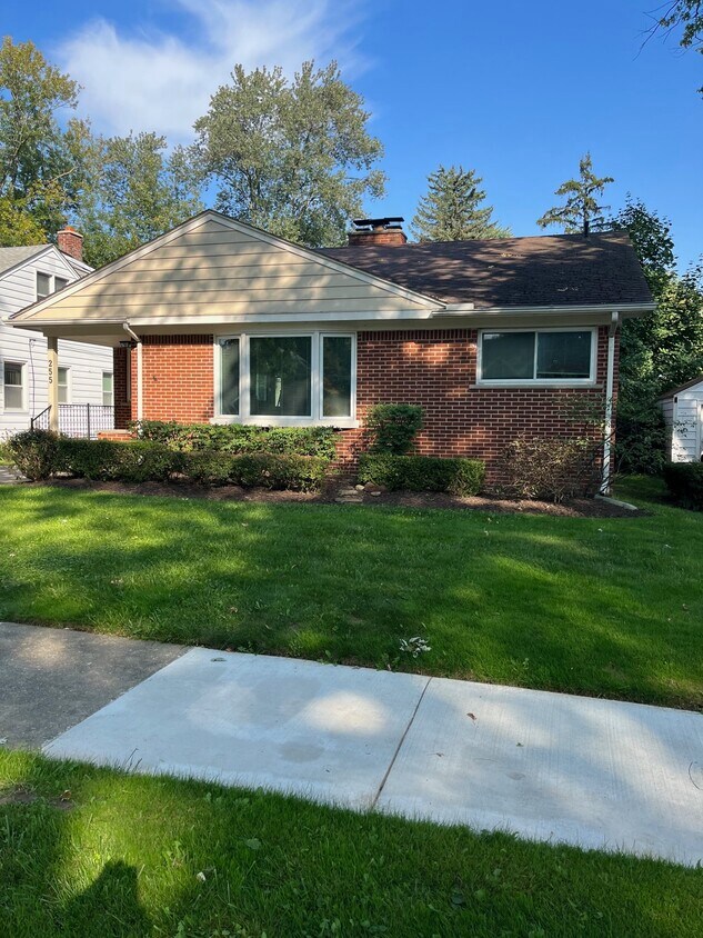 255 S Josephine Ave, Pontiac, MI 48341 House Rental in Pontiac, MI