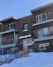 Building Photo - 668 Robbins Ave