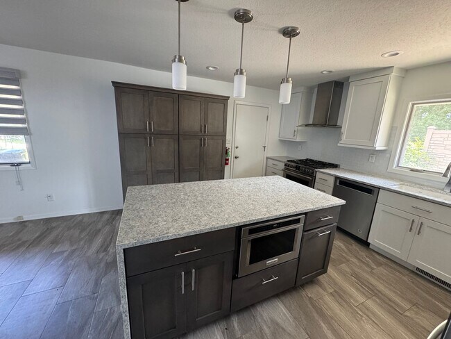Foto del edificio - 2 Bed 1 Bath Single-Family home for RENT