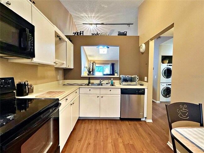 Foto del edificio - 225 Arbor Cir