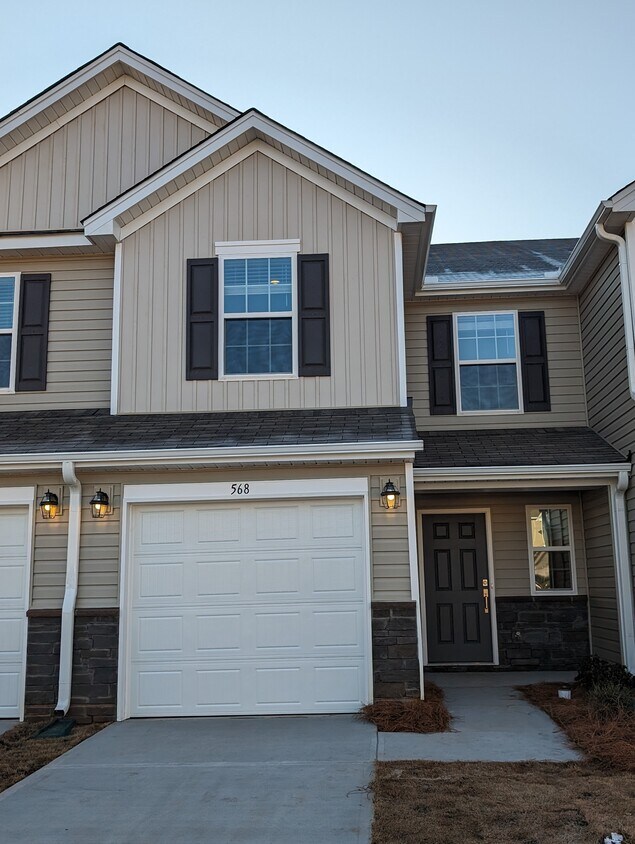One car garage - 568 Brasstown Ct