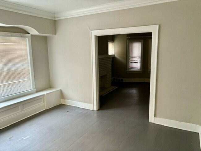Foto del edificio - 3402 E 125th St