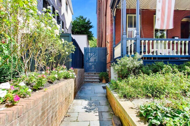 Photo - 1607 31st St NW Unit B House