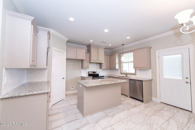 Foto del edificio - 468 Montgomery Rd