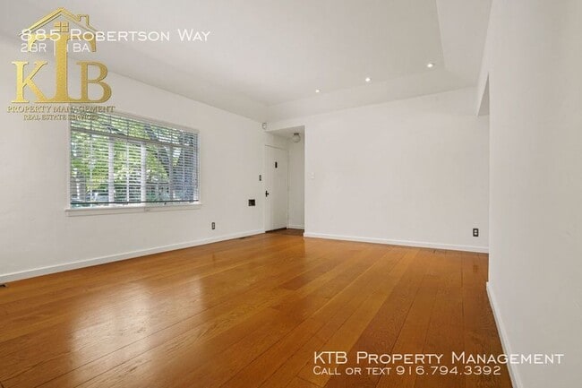 Building Photo - 2 bedroom in Land Park with a touch of retro