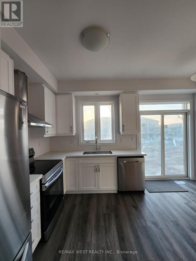 Building Photo - 461 Blackburn Dr