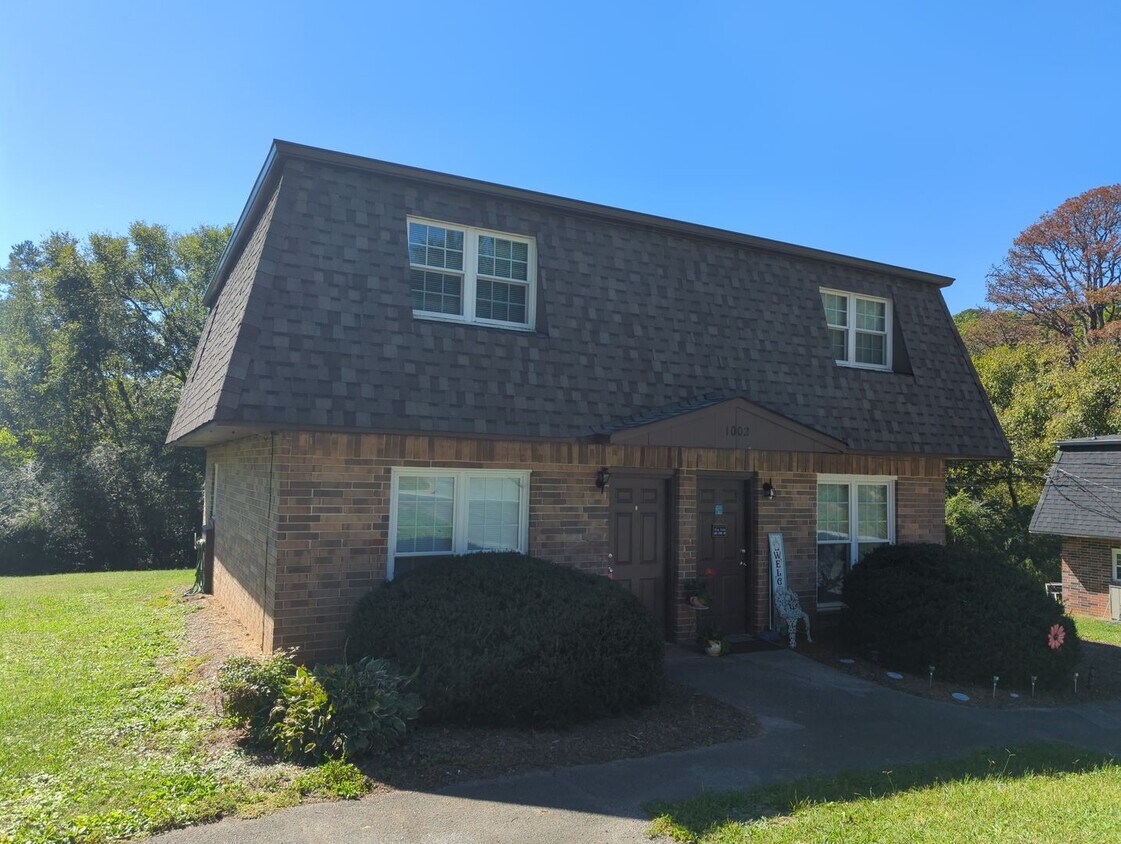 Primary Photo - 1002 Central Dr