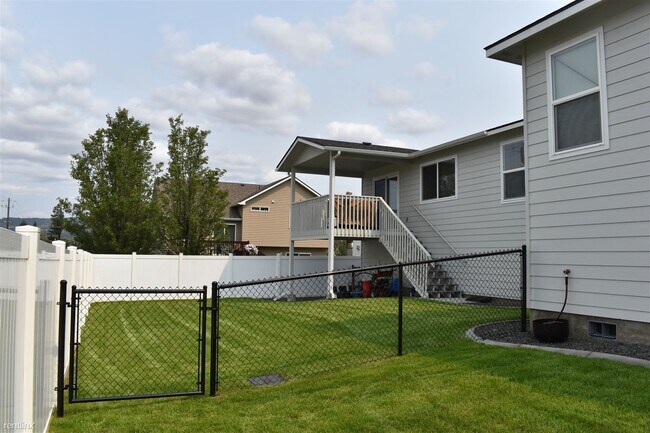 Foto del edificio - 3 br, 2 bath Duplex - 1403 North Coach Drive