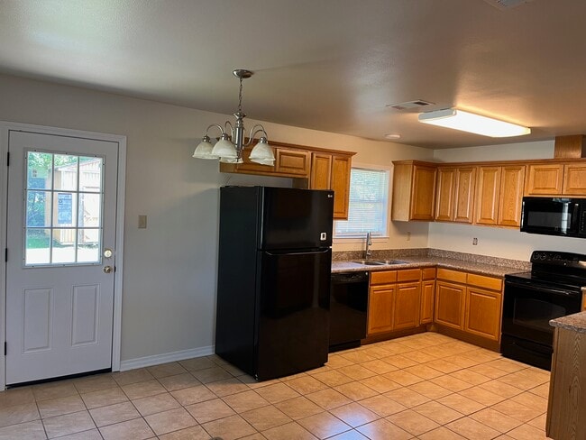 Building Photo - 16361 Blossom Ln