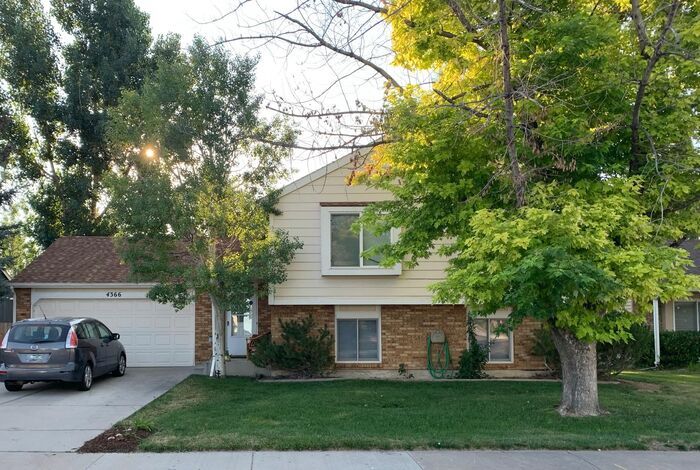 Foto principal - Charming 4 bed, 2 bath Home in Fort Collins