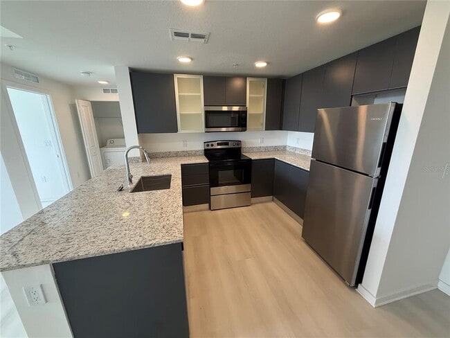 Foto del edificio - 5579 Millenia Park Blvd