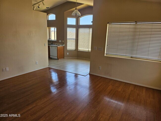 Building Photo - 2099 S Peppertree Dr