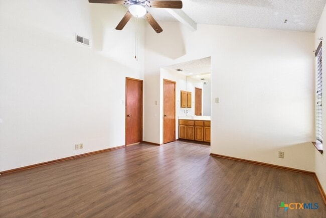Building Photo - 1514 Vista Hill