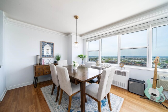 Building Photo - 500 Central Ave