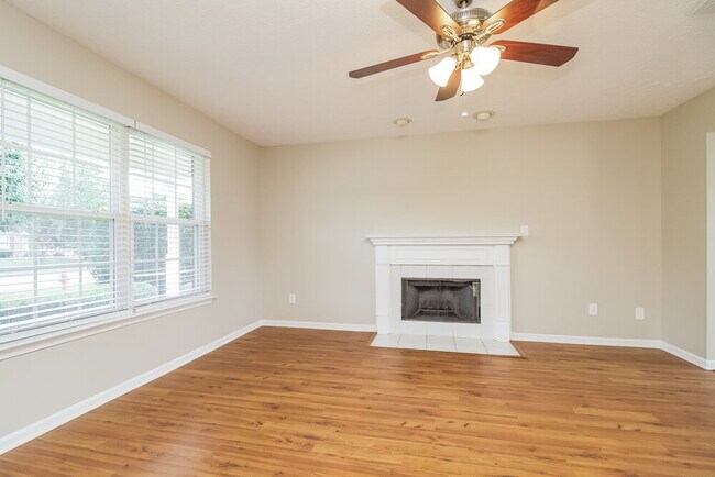 Foto del edificio - 2211 New Port Dr