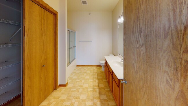 Foto del edificio - 2 Bedroom Apartment Available August 1st, ...