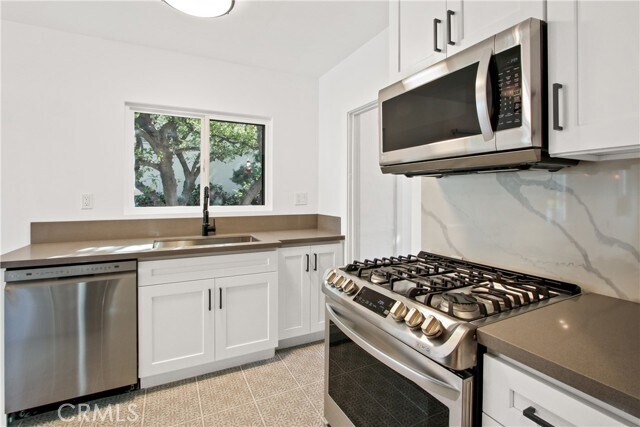 Building Photo - 1709 W Silver Lake Dr