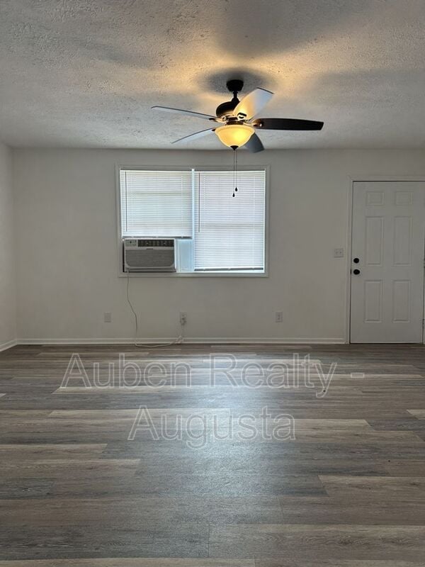 Building Photo - 469 Monetta St S E