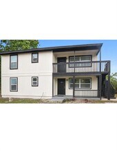 Building Photo - 1024 Manor Dr