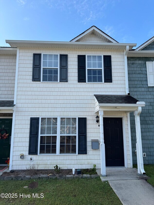 Foto principal - 60 Rainbow Dr