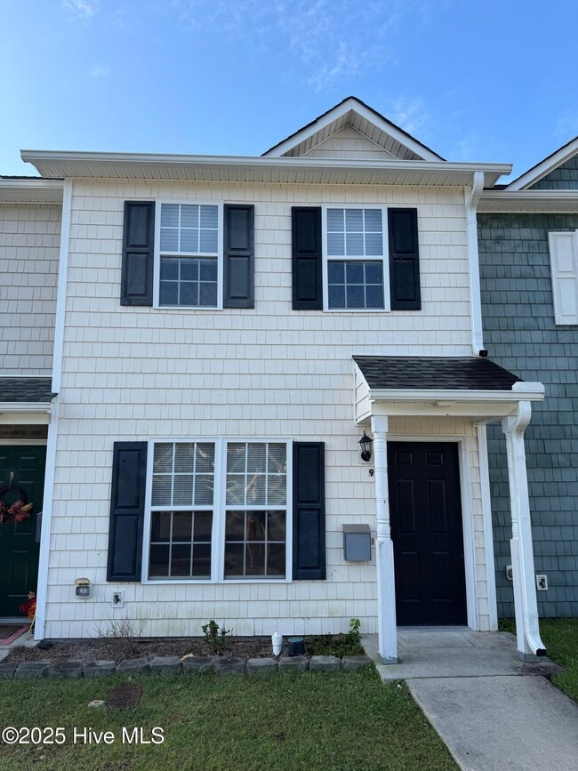 Building Photo - 60 Rainbow Dr
