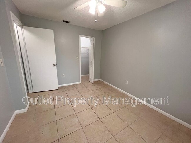 Building Photo - 411 Slumber Ln