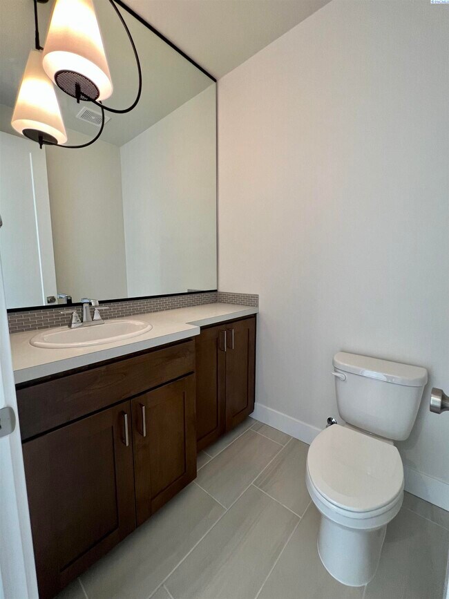 Building Photo - South Richland For Rent